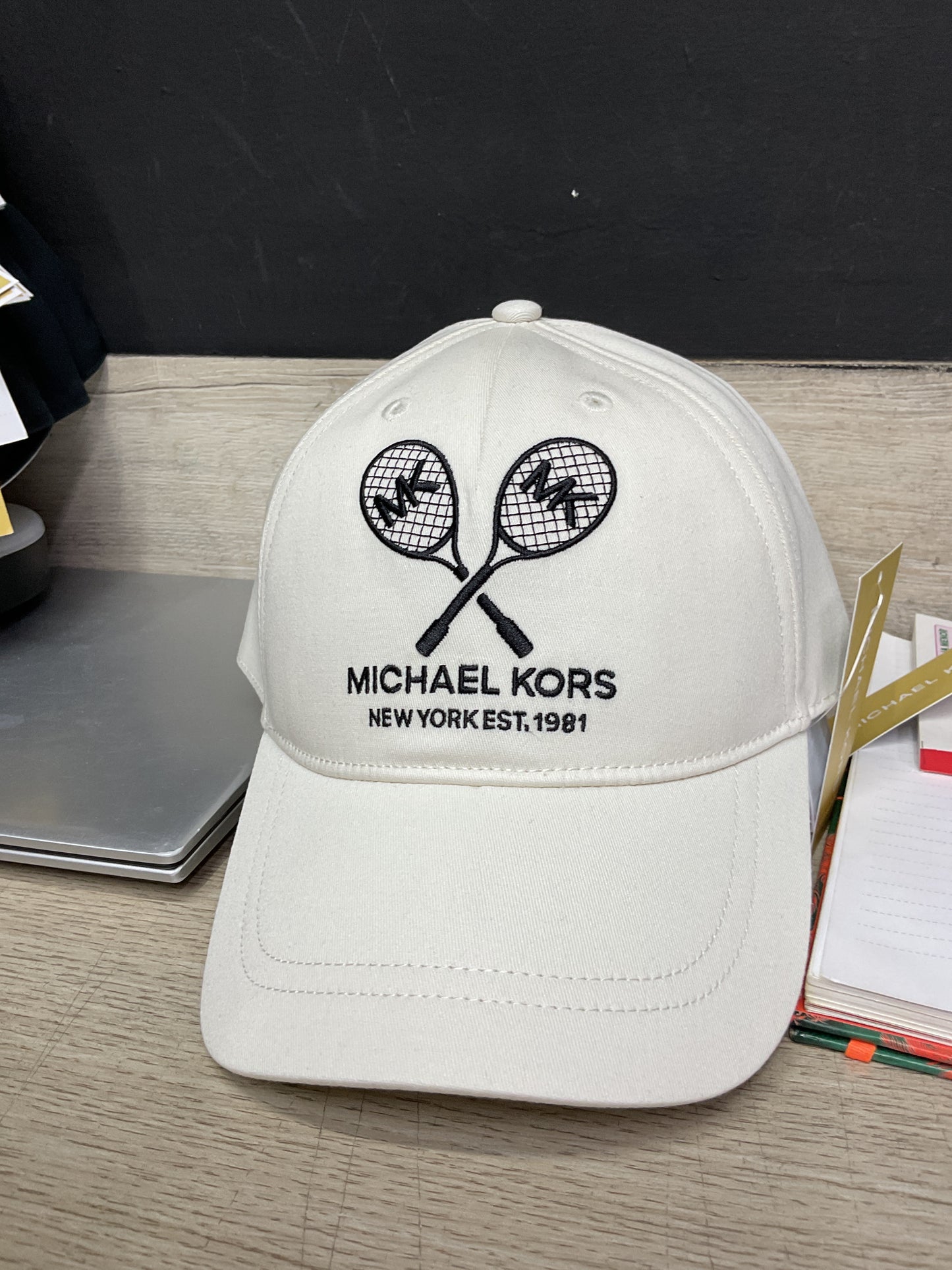 GORRA MK 009