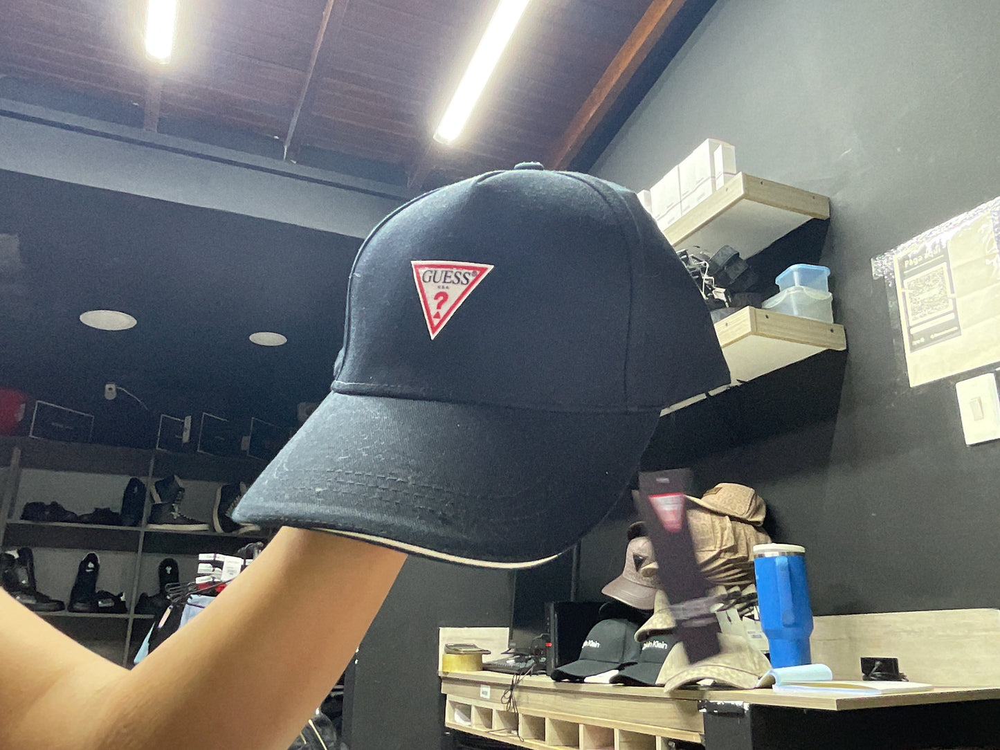 GORRA GUESS 023