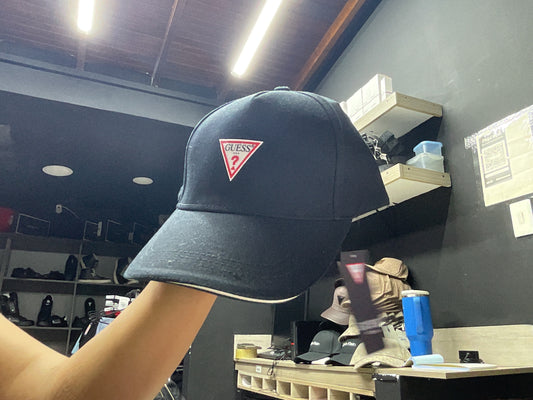 GORRA GUESS 023